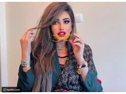 زوج روزانا اليامي يدللها بهدايا فخمة احتفالاً بارتدائها الحجاب. Ø±ÙˆØ²Ø§Ù†Ø§ Ø§Ù„ÙŠØ§Ù…ÙŠ ØªØªØºØ²Ù„ Ø¨Ø¬Ù…Ø§Ù„Ù‡Ø§ ÙˆØªØµÙ Ù†ÙØ³Ù‡Ø§ Ø¨ØµØ§Ø­Ø¨Ø© Ø£Ø¬Ù…Ù„ Ø´ÙØ§Ù‡ ÙÙŠ Ø§Ù„ØªØ§Ø±ÙŠØ® Ø§Ù„Ù†Ø®Ø¨Ø©