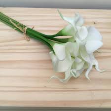 Schedule a consultation with us for your next event, or browse our bouquet collections now under shop occasion. Hand Bouquet Bunga Tangan
