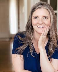 Lindsay Bender's Instagram, Twitter & Facebook