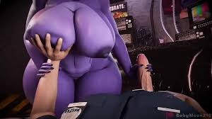 Bonfie tiene algo de diversión con el guardia - XNXX.COM