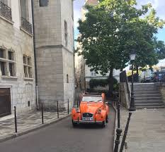Two Blocks Away From Notre Dame Rue Des Ursins Is One Of The Oldest Streets In Paris Yet Is A Popular Photo Location For Curre Ile De La Cite Paris Old
