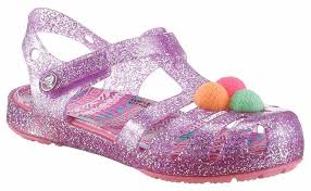 Werbung Ab In Den Garten Mit Den Richtigen Bequemen Sandalen Crocs Crocs Isabella Novelty Sandal Sandale Mit Verstellba Sandalen Crocs Spielzeug Draussen