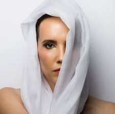 Hi 🙂 Is there anyone doing mini shoots for $100 for Mother's Day? I've  seen some here and there but nothing lately in that price! Thank you 🙂