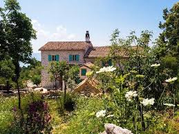 eine symphonie von bergen meer natur und stille eintauchen in die behaglichkeit eines romantischen steinhauses komplett mit o steinhaus ferienhaus ferien