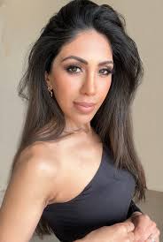 Anu Malhi's Instagram, Twitter & Facebook