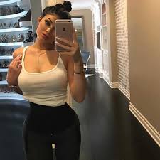 У кайли есть старшая сестра по имени кендалл. Kylie Jenner Ohne Corsage Verlasst Sie Nicht Das Haus Intouch