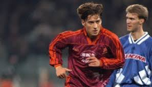 Dieses design wird professionell auf hochwertigem 300 g/qm mattem papier gedruckt. Roma Legende Francesco Totti Vor Dem Derby