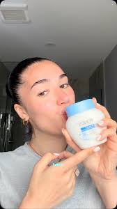 Bethany's cardinal skincare rule? “ALWAYS remove your makeup before going  to bed.” You can't see it, but we're nodding along with her! 🙌 Thank you  for the photo and sound advice, @mama_monday_motivations