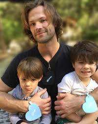 He proposed to her in october 2009. This Letter Jared Padalecki Wrote To His Kids Will Break Every Mother S Heart Celebrity News Zimbio