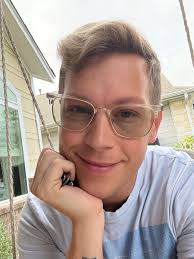 Last year I noticed a woman in a restaurant saying “hello” to everyone that  walked by her table. I asked my waiter if she was the owner 😂 and they  said that