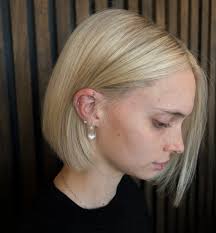 Short & Sweet! ✨🥰 Hair by: @chloe_arnold_hair #copperandoakhairco  #copperandoak #nwahair #nwahairsalon #northwestarkansas #shorthair  #rogersarkansas #rogershairstylist #behindthechair #blondehairinspo  #shorthairinspo #nwastylist #hairgoals #freshhair ...