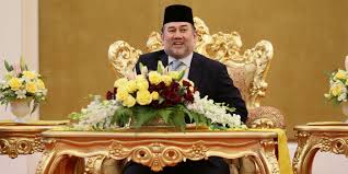 Nik mohd shafriman berkata, sultan muhammad v juga menyarankan peniaga agar mengutamakan pengurusan perniagaan melalui atas talian. Malaysia S King Takes 10 Pay Cut To Help Lower National Debt