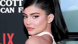 Jun 23, 2021 · herzogin meghan stellt sich gerne als gütige, ehrliche und harmoniebedürftige person dar. Kylie Jenner Ungeschminkt Erwischt Und Sie Sieht Aus Wie Ein Anderer Mensch Bunte De