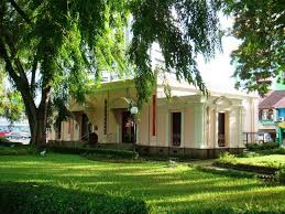 This wing was designed in the art moderne style. Chinese History Museum Kuching A Small Colonial Era Museum That Used To Be The Courthouse For The Sarawakian Chinese Small Colonial Kuching Kuching Malaysia