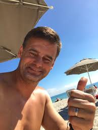 De film werd uitgebracht door buena vista distribution. Wilfred Genee On Twitter Nou Daar Gaat Ie Dan Na Een Topvakantie Nu Met Tuinederland Op Weg Naar Een Nieuwe Topshow Nee Nee Niet De Bnrfridaymove Maar Veronicainside Op Radioveronica Aftrap Leuk
