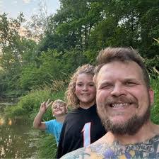 Roger Neff's Instagram, Twitter & Facebook