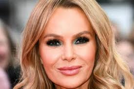 Viewers baffled as BBC newsreader signs off bulletin in very unexpected way