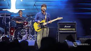 F g e am g aku hanya ingin kamu bisa mengerti kutakkan tinggal diam f g e am g menyikapi apa yang telah kau perbuat selalu rendahkan aku f g e am g aku ha. Chord Gitar Lagu Sebelah Mata Efek Rumah Kaca Tapi Sebelah Mataku Yang Lain Menyadari Tribunnews Com Mobile