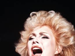 Anna Oxa: i video dei look più belli della cantante