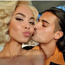 I could paint this beauty everyday 😍 @rana.asya Hair by the talented  @carlthomashair