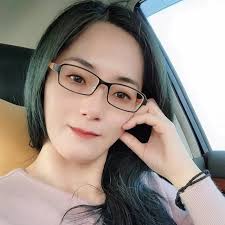 求解為何詐騙都喜歡叫人家加line? IG就不能聊嗎？如何很少用，為何總是在IG上追蹤，實在不合邏輯呀！ 想來想去難道是因為方便集團用電腦多方登入，  然後監控嗎？有誰可以給我解答一下的？