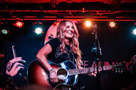 She has been married to frank liddell since november 6, 1999. Lee Ann Womack Beams During Double Nashville Sell Out Musicrow Com