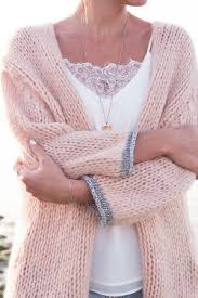 Gilet en mohair , gilet surdimensionné la coupe de ce pull est oversize ( doù le fait que je vous demande de choisir votre taille pour quil soit oversize juste comme il le faut. Le Must Have De La Collection Le Gilet Doudou Mohair Bernadette Avec Ou Sans Lurex De Nombreux Coloris Disponible Tel Que Ecru No Veste En Laine Gilet Pulls