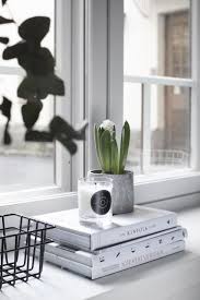 Fensterbank Deko Bucher Kerze Blumen Blumen Bucher Coffeetable Deko Fensterbank Kerze Window Sill Decor Decor Window Sill