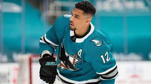 Evander kane is a happily married man and is currently living with his spouse. Nclbgqjvffcjrm