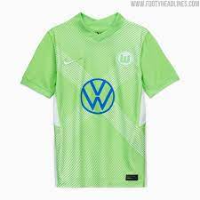 Das vfl wolfsburg heimtrikot 2021/22 im kräftigen grün hat viele helle leuchtende streifen, die ein aktives muster mit die komplett dunkelgrünen vfl wolfsburg stutzen auswärts 2021/22 sorgen mit ihren helleren farbakzenten für. Vfl Wolfsburg 21 22 Away Kit Colors Info Leaked