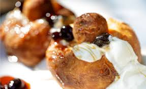 Strazii este gratuit, prin grija primariei. Galerie Foto Restaurant Caru Cu Bere Bucuresti