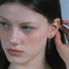 Vanessa Chain drop earring