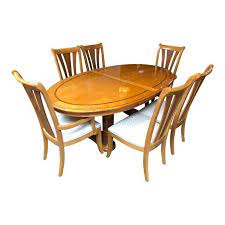 There are few materials that have the elegance, strength and beauty of solid maple furniture. Transitional Stanley Furniture Birds Eye Maple And Walnut Inlay Dining Set 7 Pieces Design Plus Gallery