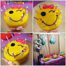 8th Birthday Birthday Party Ideas For 8 Year Old Daughter Emoji Bow Smiley Cake 8 Year Old Kids Birthday Birthday Cake Girls Girls Birthday Party