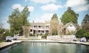 Franklin Tennessee S Newest Wedding Venue Cedarmont Farms Zipporah Photography Rustic Outdoor Discover Cedar Wedding Venues Nashville Wedding Venues Venues