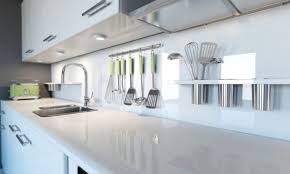 Si hacía unos años los materiales sintéticos vestían las encimeras de nuestra cocina, ahora la tendencia ¿te gustaría conocer cuáles son las tendencias en encimeras de cocina para el 2020? Materiales Para Encimeras De Cocina Hogarmania