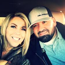 I love driving up and opening the garage door to this place 🙌🏻 Sometimes  I just kick it in here and watch a YouTube video or two. Sadly, it's been  frozen in