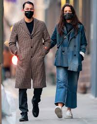 The actress and fashion designer has clearly been working on her flexibility, sharing a pic of herself doing a backbend while on the set of a photoshoot. Katie Holmes And Emilio Vitolo Jr Take A Sweet Stroll Arm In Arm People Com