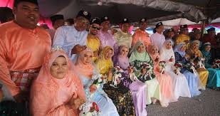 The administration headquarter for the district of batu pahat (west). 37 Pasangan Kahwin Serentak