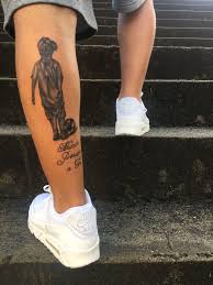 Pin De Emrah Bozok Em Tatuagens Futebol Tatuagem De Futebol Tatuagem Na Perna Ideias De Tatuagens