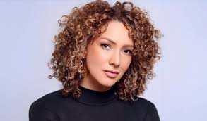 Operan a "La Ñata" de la rodilla, se recupera en casa