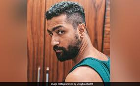 Guess Who Is Giving Haircut To Vicky Kaushal The surgical strike, husband material. giving haircut to vicky kaushal