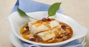 En casa desde luego nos encanta, y por eso en el blog publicamos a menudo recetas clásicas de su. Receta De Bacalao Con Pasas Y Pinones Recetas De Cocina Gratis Recetas De Comida