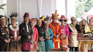 Hari kemerdekaan amerika serikat (independence day atau fourth of july) adalah hari libur federal setiap tanggal 4 juli di amerika serikat untuk memperingati disahkannya deklarasi kemerdekaan oleh kongres kontinental kedua pada 4 juli 1776. Top 3 Hari Ini Meriah Baju Adat Di Istana Apa Kata Desainer Lifestyle Liputan6 Com