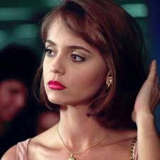 Foi Sheila Dorfman que emprestou sua belíssima voz para às gêmeas Paulina  Martins e Paola Bracho na novela 'A Usurpadora 1998' na versão brasileira.  As gêmeas foram interpretadas pela atriz Gaby Spanic,