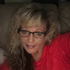 Sandra Castle's Instagram, Twitter & Facebook