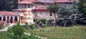 Rapallo, in salita san giorgio, in posizione centralissima e comoda a mezzi e servizi, vendiamo luminoso penultimo piano di circa metri quadrati esclusiva remax nella verdeggiante collina di rapallo (ge), esposta al sole dall'alba al tramonto con una splendida vista scorcio di mare, vendesi. Piedmont Italy Vineyard B B For Sale Immobiliare Italiano