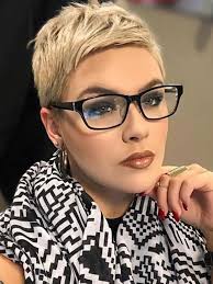 Das sind wichtigsten frisurentrends 2020. Frisuren Damen Mit Brille In 2020 Schone Frisuren Kurze Haare Pixie Frisur Frisuren Kurze Haare Brille