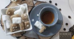 100g di zucchero a velo colorante per alimenti acqua q.b. Zollette Di Zucchero Decorate Veronero Caffe