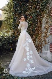 Pin By Sarah Passos On فساتين زفاف ناعمه In 2020 Plus Wedding Dresses Renaissance Wedding Dresses Bella Wedding Dress